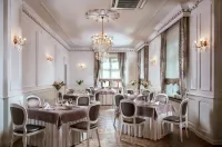 Dwór Prezydencki Boutique Hotel & Spa Hotels in Zbylitowska Góra