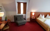 Villa Eichenau Hotels in Olching