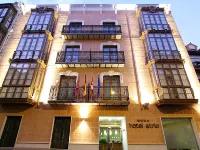 Hotel Boutique Atrio Hotels near Casa - Museo de Colon