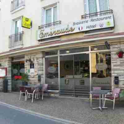 Logis Hôtel Emeraude Hotel Exterior