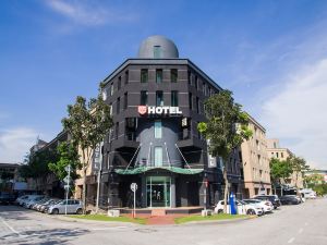 Super OYO GS Hotels Near Strand Mall