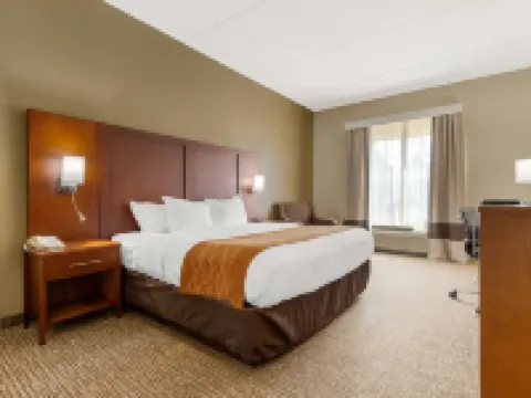 コンフォート イン & スイーツ コーディール コーディールのホテル