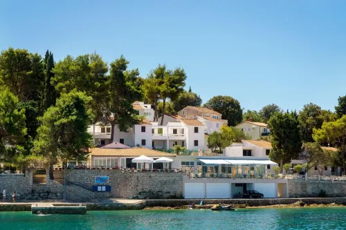 Lumbarda Resort Apartments