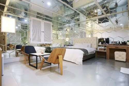 Jincheon (Ochang) Sun and Moon Unmanned Hotel - parking