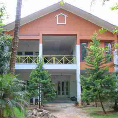 Fort Hill Wild Life Resort Hotel Exterior