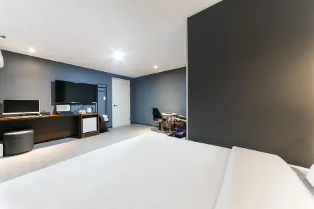 Busan Choeup Yuna Hotel Отели рядом с достопримечательностью «Сомён»