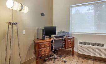 Spark by Hilton Lakewood Denver Southwest
