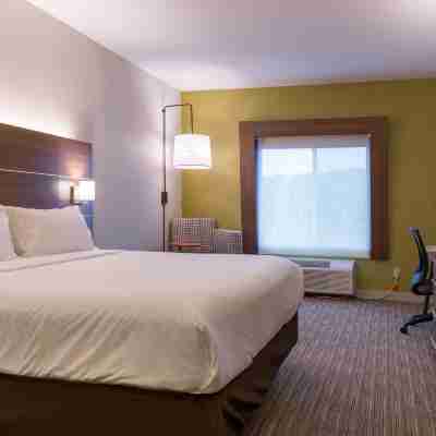 Holiday Inn Express Branford-New Haven Rooms