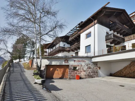 Tirol Отели в г. Ортизеи