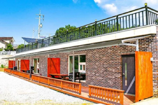 Ganghwado Dandelion Pension Отели рядом с достопримечательностью «Музей истории Канхва»