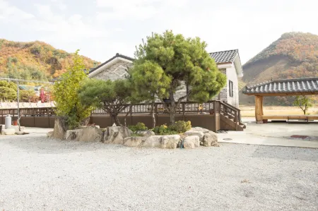 Mungyeong Saejaero Pension Отели рядом с достопримечательностью «Mungyeong Saejae»
