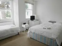 Kew Studios and Rooms Hotels in Kew