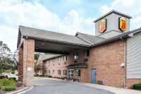 Super 8 by Wyndham Valparaiso Hotels near Chicago Street Theatre