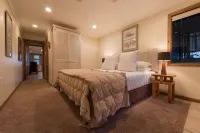 Cliff Edge by the Sea Hotels in Opua