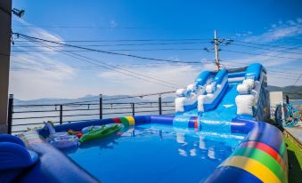 Geoje Rockspa Pension