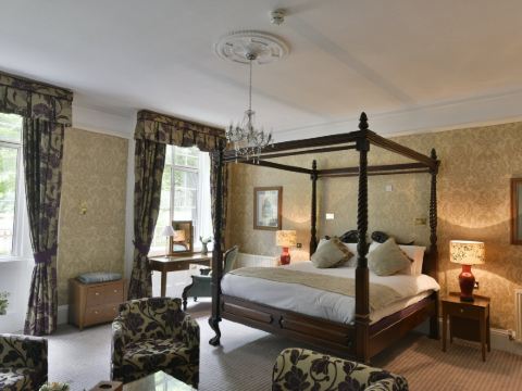 โรงแรมคลาริออน ชาร์ลีโคท ฟีซันท์