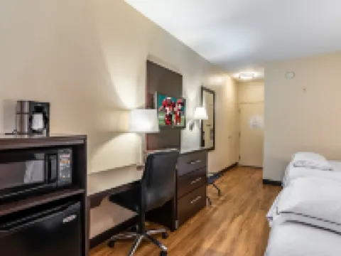 Red Roof Plus+ Tempe - Phoenix Airport Hotels in Tempe