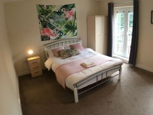 Blackberry House - Sleeps 6 with Parking and Netflix TV