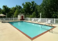 Quality Inn & Suites I-40 East - piscine