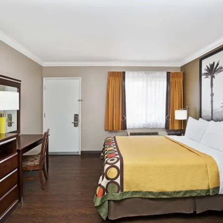 Super 8 by Wyndham Culver