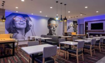 La Quinta Inn & Suites by Wyndham Greensboro Arpt High Point