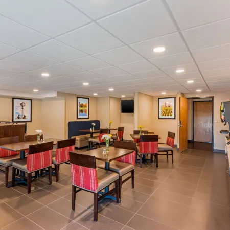 Comfort Inn & Suites Near Route 66