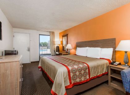 데이즈 인 바이 윈덤 노포크 밀리터리 서클