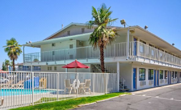 Motel 6-Fresno, CA - Blackstone North - Housity