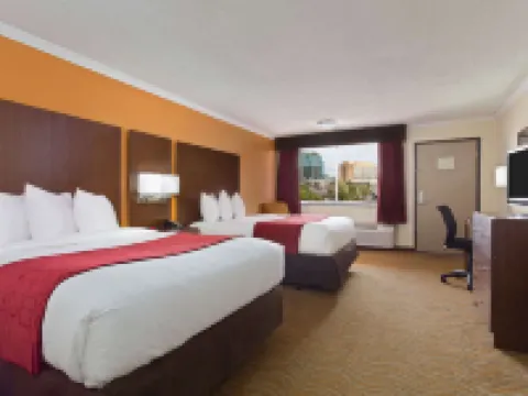 รามาดา บายวินด์แฮม สนามบินแทมปา เวสต์ชอร์ เซาาท์ โรงแรมในแทมปา