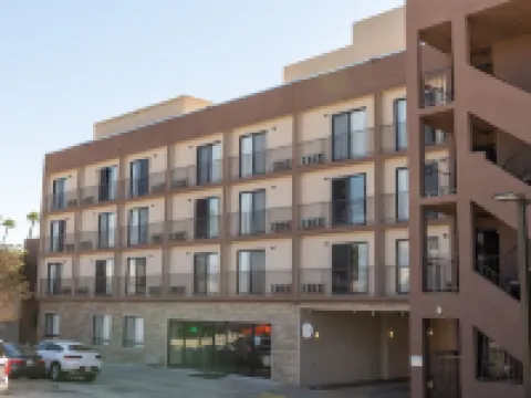 グリーンツリー イン & スイーツ アルハンブラ アルハンブラのホテル