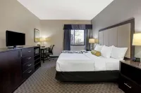La Quinta Inn & Suites by Wyndham Detroit Metro Airport Hotels in Romulus