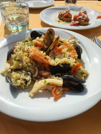 Olea Residence, Luxury Sea View Apartment with Private Beach Отели рядом с достопримечательностью «Qeparo Beach»