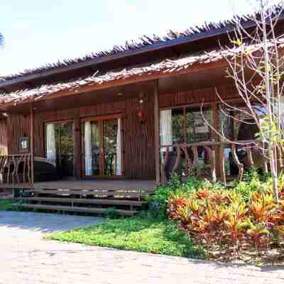 Crusoe Cabins Casobe Hotel Exterior