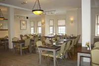 Gwesty Nanhoron Arms Hotel - parking