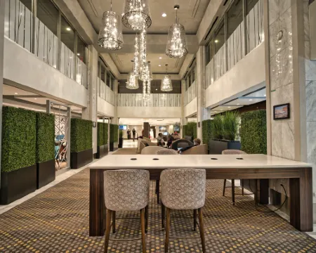 ฮอลิเดย์ อินน์ โตรอนโต ดาวน์ทาวน์ เซ็นเตอร์ บาย IHG โรงแรมในโตรอนโต