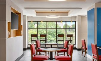 Holiday Inn Express & Suites Greenville-Downtown