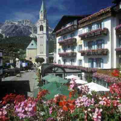 Ancora Cortina Hotel Exterior