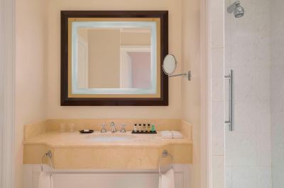 キングルーム　エッフェル塔ビュー ウェスティン・パリ－ヴァンドームの写真