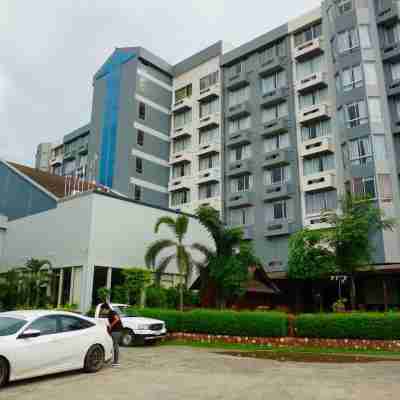 테프나콘 호텔 부리람 Hotel Exterior