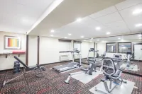 Sky Tree Hotels فنادق في تولسا