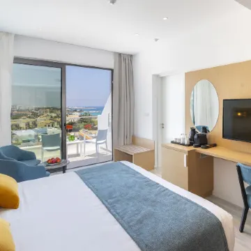 Leonardo Crystal Cove Hotel & Spa – Adults Only