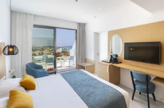 Leonardo Crystal Cove Hotel & Spa – Adults Only