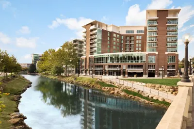 Embassy Suites by Hilton Greenville Downtown Riverplace Hôtels à proximité de : Harrison Hall of Natural Science and Technology