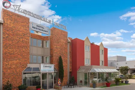 The Originals City Hôtel Marseille Aéroport Отели в г. Жиньяк-ла-Нерт