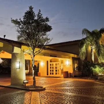 La Quinta Inn Tampa Airport Stadium Westshore Отели рядом с достопримечательностью «Стадион «Реймонд Джеймс»»