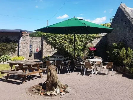 The Commercial Hotel Отели в г. Абойн