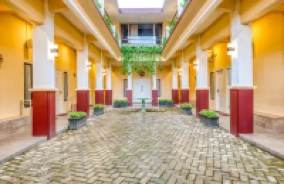 RedDoorz Syariah Near Kebon Rojo Park Blitar