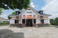 RedDoorz Syariah @ Kolonial Guest House Hoteller i Pakubeureum