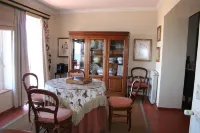 Casa da Arvore Hotels in Ribeira de Nisa