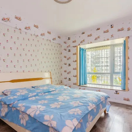 Travel On the Road of Jianmen Pass Apartment (Qingjiang Road)